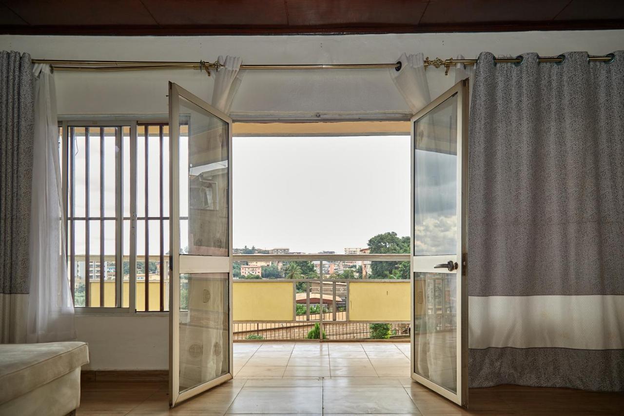 Appartement Avec Vue Panoramique Two Or Three Rooms Yaounde Exterior photo