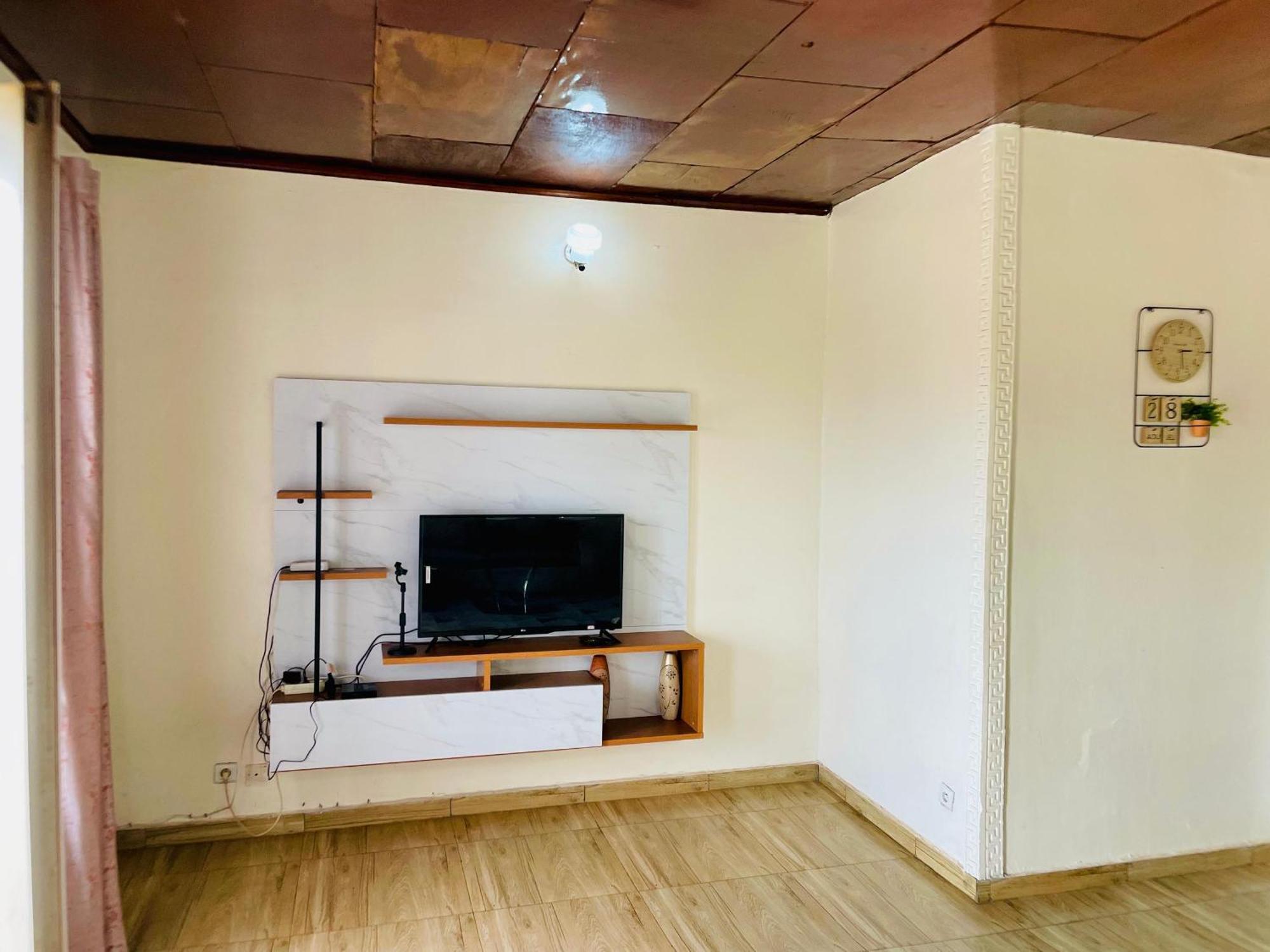 Appartement Avec Vue Panoramique Two Or Three Rooms Yaounde Exterior photo